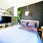 Διαμέρισμα Cofy - Quiet Location, Air-conditioning, Free Parking, 24-7 Check-in-out With Prepaid Nighttime Check-in, Early Check-in, Late Check-out! *