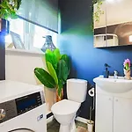 Cofy - Quiet Location, Air-conditioning, Free Parking, 24-7 Check-in-out With Prepaid Nighttime Check-in, Early Check-in, Late Check-out! *