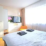Cofy - Quiet Location, Air-conditioning, Free Parking, 24-7 Check-in-out With Prepaid Nighttime Check-in, Early Check-in, Late Check-out! Διαμέρισμα Ταλίν