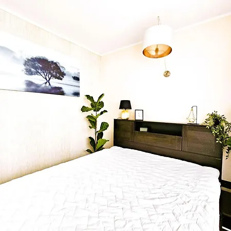 Cofy - Centrally Located, Quiet District, Air-conditioning, Free Parking, 24-7 Express Check-in-out, Close To Sea And Everything Need For Living! Apartment