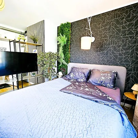 Apartment Cofy - Centrally Located, Quiet District, Air-conditioning, Free Parking, 24-7 Express Check-in-out, Close To Sea And Everything Need For Living! *
