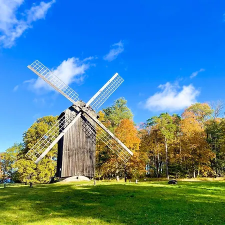 Cofy - Centrally Located, Quiet District, Air-conditioning, Free Parking, 24-7 Express Check-in-out, Close To Sea And Everything Need For Living! Tallinn