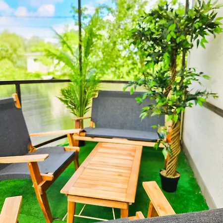 Cofy - Centrally Located, Quiet District, Air-conditioning, Free Parking, 24-7 Express Check-in-out, Close To Sea And Everything Need For Living! *