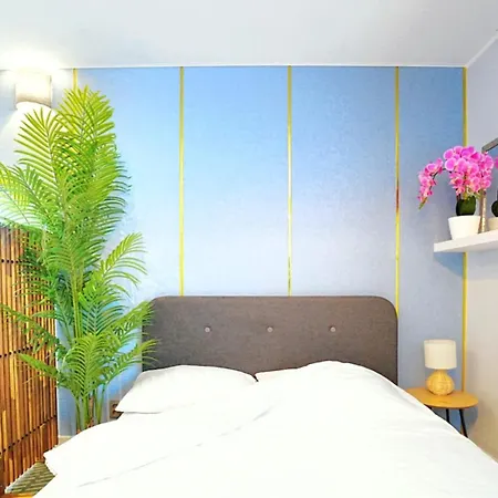Cofy - Quiet Location, Air-conditioning, Free Parking, 24-7 Check-in-out With Prepaid Nighttime Check-in, Early Check-in, Late Check-out! Apartment