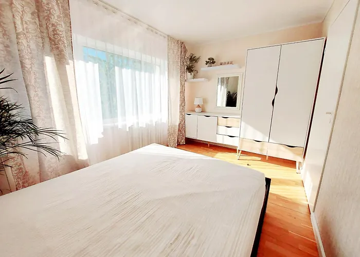 Cofy - Centrally Located, Quiet District, Air-conditioning, Free Parking, 24-7 Express Check-in-out, Close To Sea And Everything Need For Living! Таллин