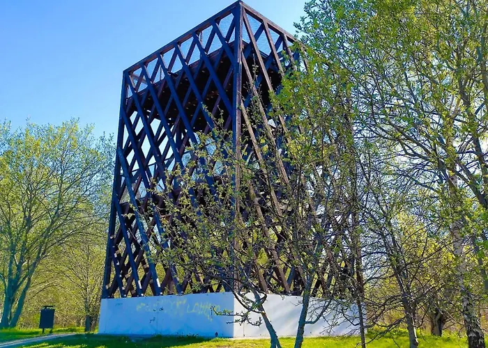 Cofy - Quiet Location, Air-conditioning, Free Parking, 24-7 Check-in-out With Prepaid Nighttime Check-in, Early Check-in, Late Check-out! *