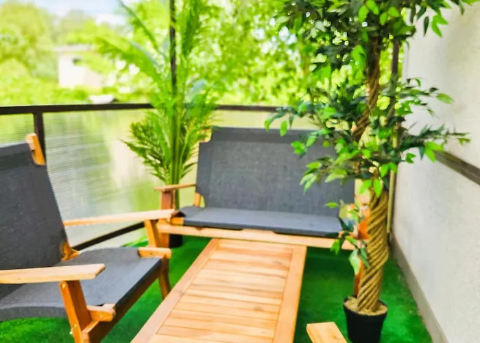 Cofy - Quiet Location, Air-conditioning, Free Parking, 24-7 Check-in-out With Prepaid Nighttime Check-in, Early Check-in, Late Check-out! *