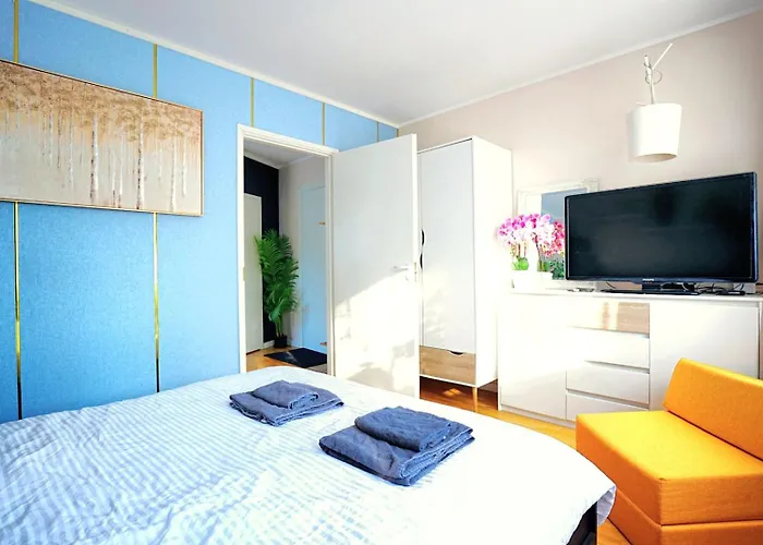 Cofy - Quiet Location, Air-conditioning, Free Parking, 24-7 Check-in-out With Prepaid Nighttime Check-in, Early Check-in, Late Check-out! 아파트