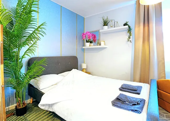 Cofy - Quiet Location, Air-conditioning, Free Parking, 24-7 Check-in-out With Prepaid Nighttime Check-in, Early Check-in, Late Check-out!