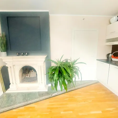 Cofy - Centrally Located, Quiet District, Air-conditioning, Free Parking, 24-7 Express Check-in-out, Close To Sea And Everything Need For Living! דירה