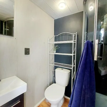 דירה Cofy - Centrally Located, Quiet District, Air-conditioning, Free Parking, 24-7 Express Check-in-out, Close To Sea And Everything Need For Living! טאלין