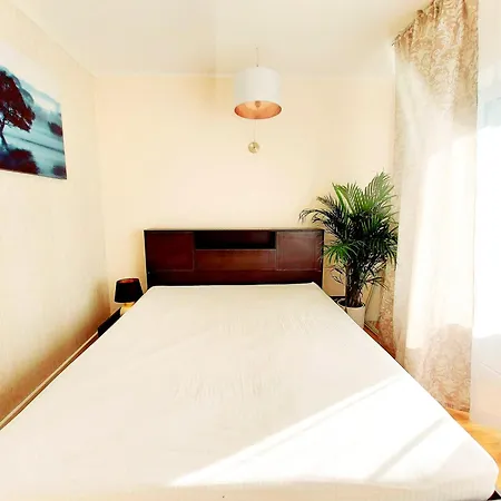 Cofy - Quiet Location, Air-conditioning, Free Parking, 24-7 Check-in-out With Prepaid Nighttime Check-in, Early Check-in, Late Check-out!