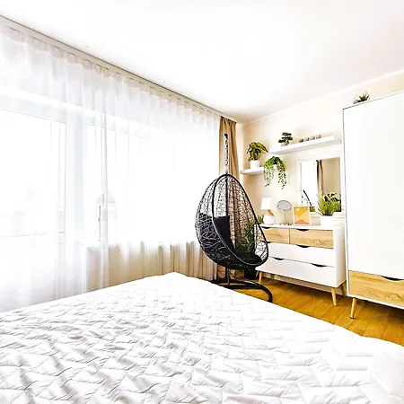 Cofy - Centrally Located, Quiet District, Air-conditioning, Free Parking, 24-7 Express Check-in-out, Close To Sea And Everything Need For Living! דירה טאלין