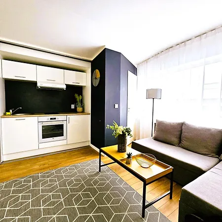 Cofy - Quiet Location, Air-conditioning, Free Parking, 24-7 Check-in-out With Prepaid Nighttime Check-in, Early Check-in, Late Check-out!