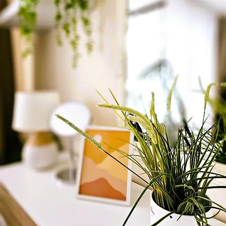 Cofy - Centrally Located, Quiet District, Air-conditioning, Free Parking, 24-7 Express Check-in-out, Close To Sea And Everything Need For Living! דירה *