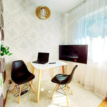 דירה Cofy - Centrally Located, Quiet District, Air-conditioning, Free Parking, 24-7 Express Check-in-out, Close To Sea And Everything Need For Living! *