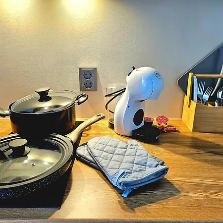 Cofy - Quiet Location, Air-conditioning, Free Parking, 24-7 Check-in-out With Prepaid Nighttime Check-in, Early Check-in, Late Check-out! Appartement