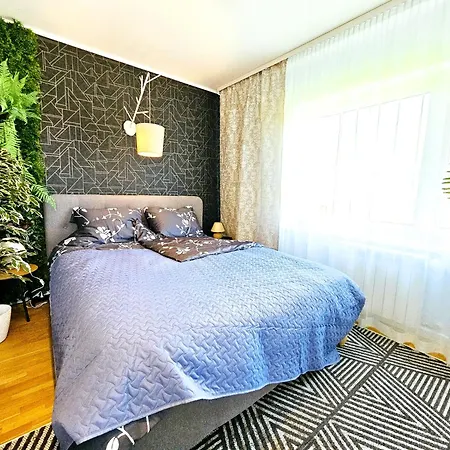 דירה Cofy - Centrally Located, Quiet District, Air-conditioning, Free Parking, 24-7 Express Check-in-out, Close To Sea And Everything Need For Living! *