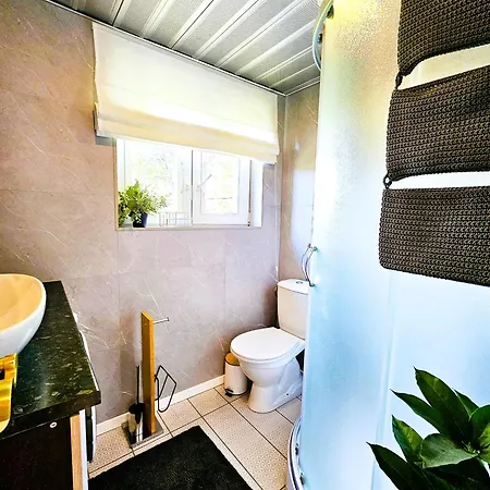 Cofy - Centrally Located, Quiet District, Air-conditioning, Free Parking, 24-7 Express Check-in-out, Close To Sea And Everything Need For Living! דירה טאלין