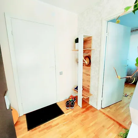 Cofy - Centrally Located, Quiet District, Air-conditioning, Free Parking, 24-7 Express Check-in-out, Close To Sea And Everything Need For Living! דירה