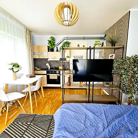 Cofy - Centrally Located, Quiet District, Air-conditioning, Free Parking, 24-7 Express Check-in-out, Close To Sea And Everything Need For Living! דירה *