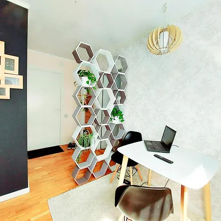 Cofy - Centrally Located, Quiet District, Air-conditioning, Free Parking, 24-7 Express Check-in-out, Close To Sea And Everything Need For Living! דירה טאלין