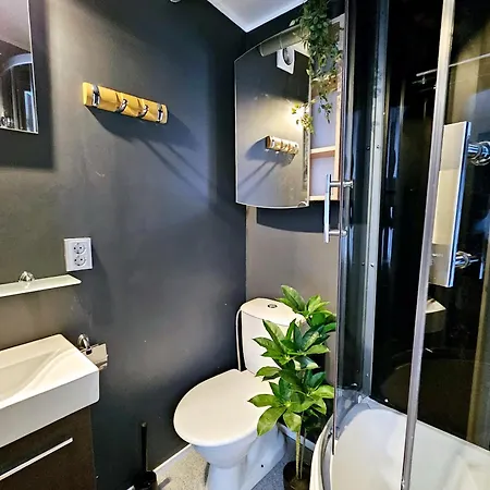 Cofy - Centrally Located, Quiet District, Air-conditioning, Free Parking, 24-7 Express Check-in-out, Close To Sea And Everything Need For Living! טאלין