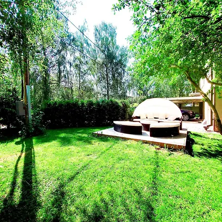 דירה Cofy - Centrally Located, Quiet District, Air-conditioning, Free Parking, 24-7 Express Check-in-out, Close To Sea And Everything Need For Living!